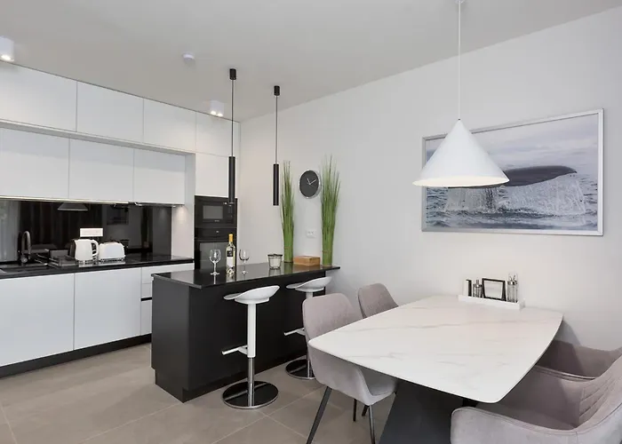 With Parking Space - 24365 * Πόρετς