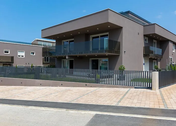 Appartamento With Parking Space - 24365