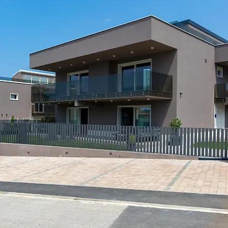 Apartment With Parking Space - 24365
